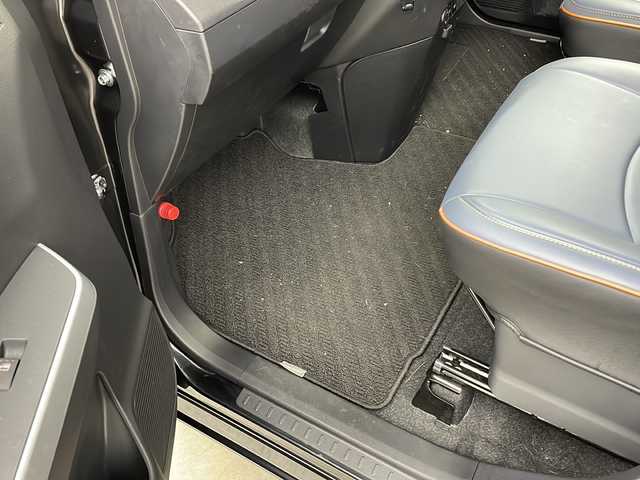 トヨタ ルーミー カスタムG－T 兵庫県 2022(令4)年 0.4万km ブラックマイカメタリック ・ワンオーナー/・純正ナビ/CD/DVD/BT/USB/SD/TV/・全方位カメラ/・プリクラッシュセーフティ/・レーンディパーチャーアラート/・レーダークルーズコントロール/・クリアランスソナー/・オートマチックハイビーム/・アイドリングストップ/・ビークルスタビリティコントロール/・LEDヘッドライト/・オートライト/・フォグランプ/・両側パワースライドドア/・ウェルカムパワースライドドア/・ステアリングリモコン/・前席シートヒーター/・前後ドライブレコーダー/・ビルトインETC/・純正フロアマット/・純正15インチアルミホイール/・革調シートカバー/・電動格納ミラー/・ウィンカーミラー/・スマートキー/・スペアキー/・プッシュスタート