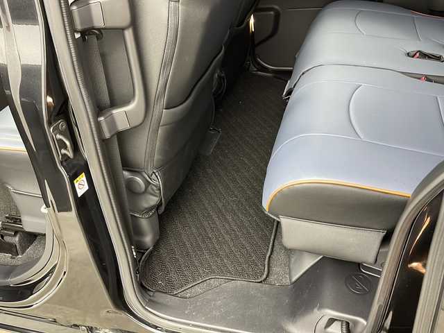 トヨタ ルーミー カスタムG－T 兵庫県 2022(令4)年 0.4万km ブラックマイカメタリック ・ワンオーナー/・純正ナビ/CD/DVD/BT/USB/SD/TV/・全方位カメラ/・プリクラッシュセーフティ/・レーンディパーチャーアラート/・レーダークルーズコントロール/・クリアランスソナー/・オートマチックハイビーム/・アイドリングストップ/・ビークルスタビリティコントロール/・LEDヘッドライト/・オートライト/・フォグランプ/・両側パワースライドドア/・ウェルカムパワースライドドア/・ステアリングリモコン/・前席シートヒーター/・前後ドライブレコーダー/・ビルトインETC/・純正フロアマット/・純正15インチアルミホイール/・革調シートカバー/・電動格納ミラー/・ウィンカーミラー/・スマートキー/・スペアキー/・プッシュスタート