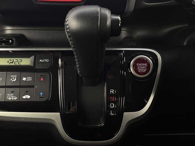 ホンダ Ｎ ＢＯＸ G SSパッケージ 新潟県 2017(平29)年 9.2万km ルナシルバーM 【４ＷＤ】/純正ナビ/バックモニター/両側パワースライド/シートヒーター/スマートキー/スペアキー