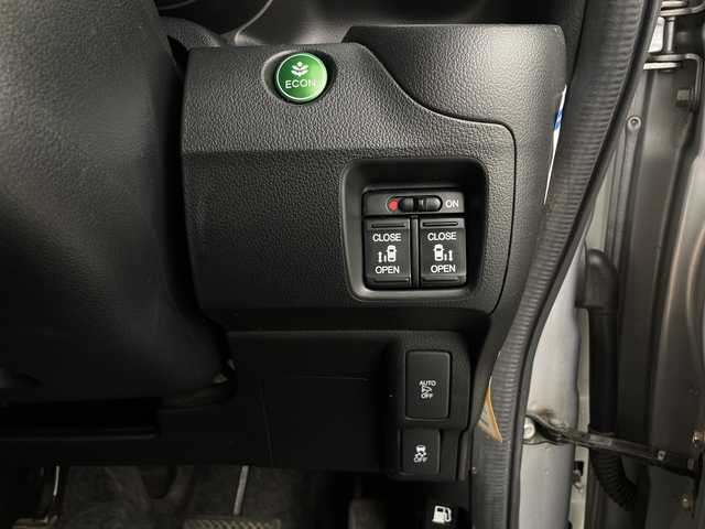 ホンダ Ｎ ＢＯＸ G SSパッケージ 新潟県 2017(平29)年 9.2万km ルナシルバーM 【４ＷＤ】/純正ナビ/バックモニター/両側パワースライド/シートヒーター/スマートキー/スペアキー