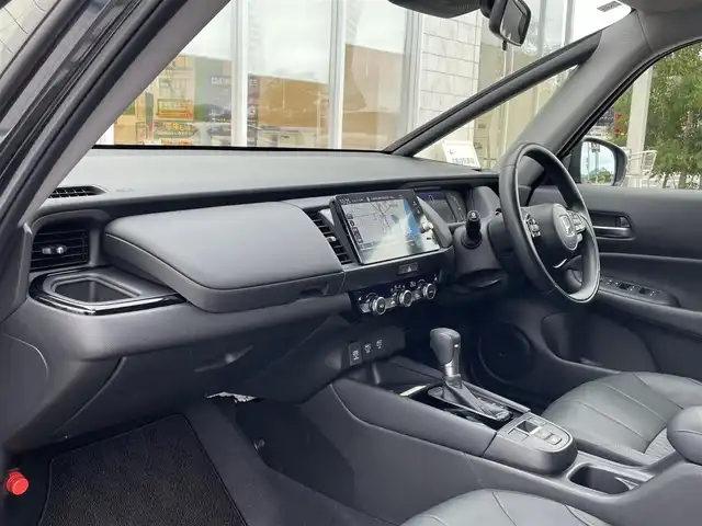 ホンダ フィット e:HEVリュクス 宮崎県 2023(令5)年 2.4万km ミッドナイトブルービームM ワンオーナー/純正ナビ/(AM.FM.Bluetooth.USB)/アラウンドビューモニター/ドライブレコーダー/ETC2.0/レーダークルーズコントロール/シートヒーター/ハンドルヒーター/オートライト/電格ミラー/パワーステアリング/スマートキー/スペアキー/衝突軽減ブレーキ/横滑り防止機能/レーンキープアシスト