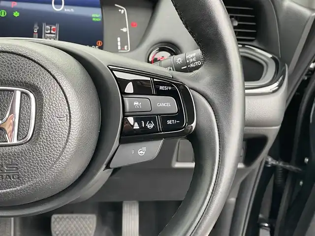 ホンダ フィット e:HEVリュクス 宮崎県 2023(令5)年 2.4万km ミッドナイトブルービームM ワンオーナー/純正ナビ/(AM.FM.Bluetooth.USB)/アラウンドビューモニター/ドライブレコーダー/ETC2.0/レーダークルーズコントロール/シートヒーター/ハンドルヒーター/オートライト/電格ミラー/パワーステアリング/スマートキー/スペアキー/衝突軽減ブレーキ/横滑り防止機能/レーンキープアシスト