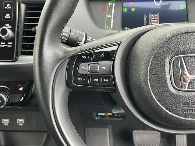 ホンダ フィット e:HEVリュクス 宮崎県 2023(令5)年 2.4万km ミッドナイトブルービームM ワンオーナー/純正ナビ/(AM.FM.Bluetooth.USB)/アラウンドビューモニター/ドライブレコーダー/ETC2.0/レーダークルーズコントロール/シートヒーター/ハンドルヒーター/オートライト/電格ミラー/パワーステアリング/スマートキー/スペアキー/衝突軽減ブレーキ/横滑り防止機能/レーンキープアシスト