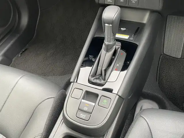 ホンダ フィット e:HEVリュクス 宮崎県 2023(令5)年 2.4万km ミッドナイトブルービームM ワンオーナー/純正ナビ/(AM.FM.Bluetooth.USB)/アラウンドビューモニター/ドライブレコーダー/ETC2.0/レーダークルーズコントロール/シートヒーター/ハンドルヒーター/オートライト/電格ミラー/パワーステアリング/スマートキー/スペアキー/衝突軽減ブレーキ/横滑り防止機能/レーンキープアシスト