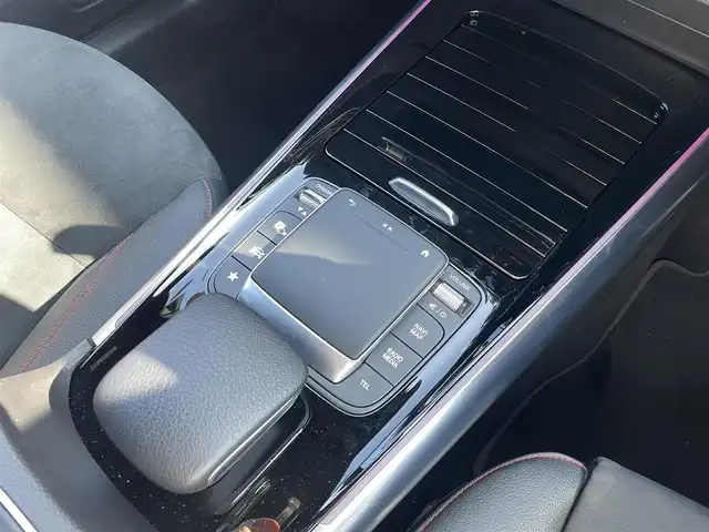 メルセデス・ベンツ Ｍ・ベンツ Ｂ２００ｄ AMGライン 東京都 2022(令4)年 3.1万km ポーラホワイト 純正ナビ/フルセグTV/Bluetooth接続/バックモニター/アダプティブクルーズコントロール/レーンキープアシスト/ブラインドスポットモニター/衝突被害軽減ブレーキ/純正18インチアルミホイール/シートヒーター/電動リアゲート/ハーフレーザーシート/コーナーセンサー/スマートキー/プッシュスタート/カーテンエアバック/サイドエアバック