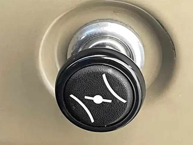 トヨタ ランドクルーザー VX 熊本県 1985(昭60)年 7.7万km 白 サンルーフ　/電動ウインチ/４ＷＤ　/ハイルーフ　/純正ラジオ/社外ＥＴＣ　/グリルガード　/ドアバイザー　/パワーウィンドウ　/パワーステアリング　/純正フロアマット　/社外１５インチＡＷ　/保証書　/取扱説明書