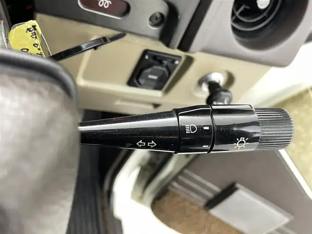 トヨタ ランドクルーザー VX 熊本県 1985(昭60)年 7.7万km 白 サンルーフ　/電動ウインチ/４ＷＤ　/ハイルーフ　/純正ラジオ/社外ＥＴＣ　/グリルガード　/ドアバイザー　/パワーウィンドウ　/パワーステアリング　/純正フロアマット　/社外１５インチＡＷ　/保証書　/取扱説明書