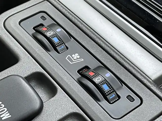 トヨタ ランドクルーザー プラド TX Lパッケージ マットブラED 埼玉県 2023(令5)年 2.6万km ホワイトパールクリスタルシャイン サンルーフ　モデリスタ純正９型ナビ　全方位　シートヒーター　ベンチレーションレーダークルーズコントロール　レーンキープアシスト　オートハイビームパワーシート　三列シートリア席電動格納　ＥＴＣ