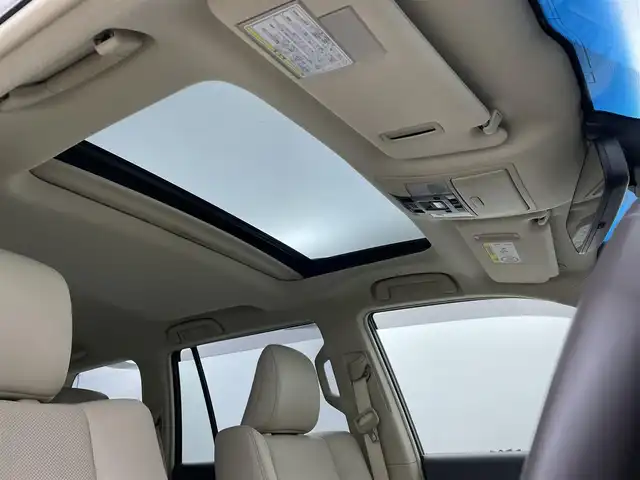 トヨタ ランドクルーザー プラド TX Lパッケージ マットブラED 埼玉県 2023(令5)年 2.6万km ホワイトパールクリスタルシャイン サンルーフ　モデリスタ純正９型ナビ　全方位　シートヒーター　ベンチレーションレーダークルーズコントロール　レーンキープアシスト　オートハイビームパワーシート　三列シートリア席電動格納　ＥＴＣ