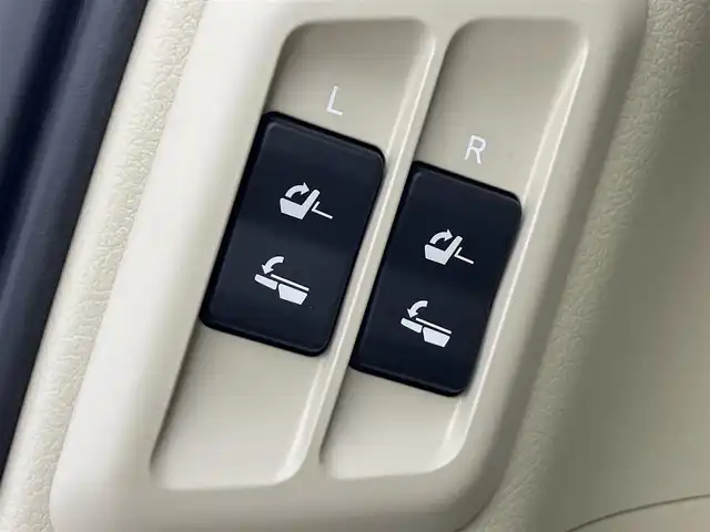 トヨタ ランドクルーザー プラド TX Lパッケージ マットブラED 埼玉県 2023(令5)年 2.6万km ホワイトパールクリスタルシャイン サンルーフ　モデリスタ純正９型ナビ　全方位　シートヒーター　ベンチレーションレーダークルーズコントロール　レーンキープアシスト　オートハイビームパワーシート　三列シートリア席電動格納　ＥＴＣ