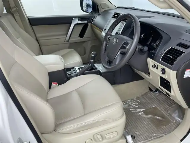 トヨタ ランドクルーザー プラド TX Lパッケージ マットブラED 埼玉県 2023(令5)年 2.6万km ホワイトパールクリスタルシャイン サンルーフ　モデリスタ純正９型ナビ　全方位　シートヒーター　ベンチレーションレーダークルーズコントロール　レーンキープアシスト　オートハイビームパワーシート　三列シートリア席電動格納　ＥＴＣ