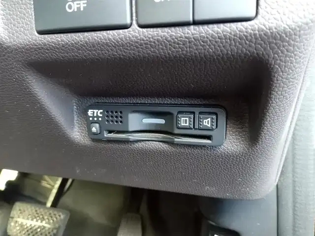 ホンダ フリード G ホンダセンシング 福井県 2020(令2)年 3.6万km クリスタルブラックパール 純正9インチナビ/AM/FM/フルセグ/BT/CD/DVD/バックカメラ/純正後席フリップダウンモニター/両側パワースライドドア/アダプティブクルーズコントロール/衝突被害軽減システム/レーンキープアシスト/横滑り防止装置/盗難防止装置/アイドリングストップ/ビルトインETC/ダブルエアバッグ/純正フロアマット/LEDヘッドライト/純正ホイルキャップ/スマートキー