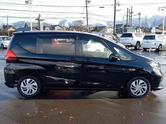 ホンダ フリード G ホンダセンシング 福井県 2020(令2)年 3.6万km クリスタルブラックパール 純正9インチナビ/AM/FM/フルセグ/BT/CD/DVD/バックカメラ/純正後席フリップダウンモニター/両側パワースライドドア/アダプティブクルーズコントロール/衝突被害軽減システム/レーンキープアシスト/横滑り防止装置/盗難防止装置/アイドリングストップ/ビルトインETC/ダブルエアバッグ/純正フロアマット/LEDヘッドライト/純正ホイルキャップ/スマートキー