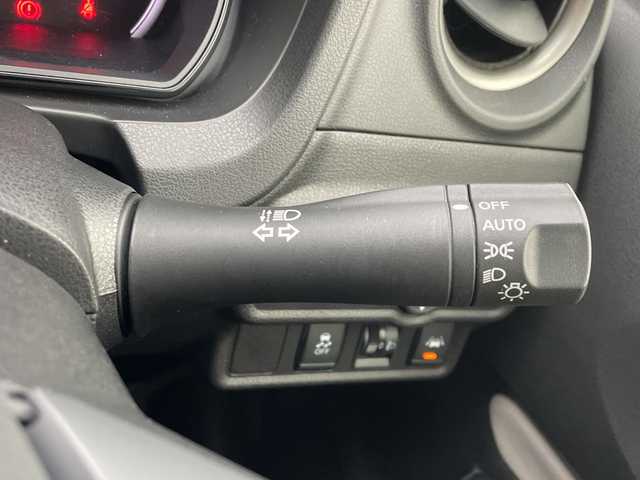 日産 ノート X 新潟県 2018(平30)年 1.2万km ダークメタルグレー 純正SDナビ:MM318D-W/フルセグ/アラウンドビューモニター/インテリジェントルームミラー/エマージェンシーブレーキ/車線逸脱警報/ヒーター付きドアミラー/前後コーナーセンサー/スマートキー/ETC