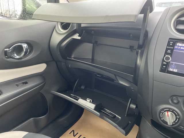 日産 ノート X 新潟県 2018(平30)年 1.2万km ダークメタルグレー 純正SDナビ:MM318D-W/フルセグ/アラウンドビューモニター/インテリジェントルームミラー/エマージェンシーブレーキ/車線逸脱警報/ヒーター付きドアミラー/前後コーナーセンサー/スマートキー/ETC