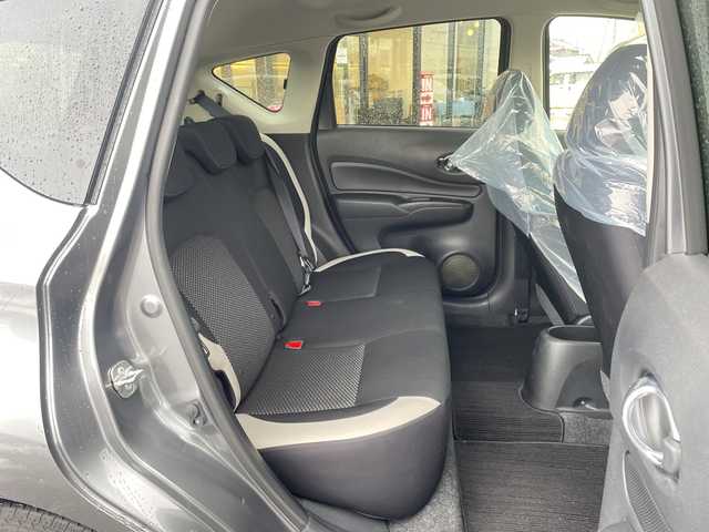 日産 ノート X 新潟県 2018(平30)年 1.2万km ダークメタルグレー 純正SDナビ:MM318D-W/フルセグ/アラウンドビューモニター/インテリジェントルームミラー/エマージェンシーブレーキ/車線逸脱警報/ヒーター付きドアミラー/前後コーナーセンサー/スマートキー/ETC