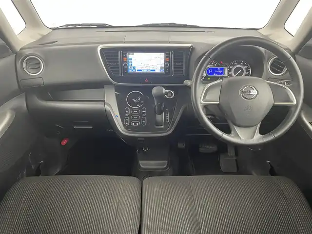 日産 デイズ ルークス HWS X Vセレ +SeftyⅡ 埼玉県 2015(平27)年 4.9万km クールシルバー 純正ナビゲーションMC314D-W/（フルセグTV/CD/DVD/Bluetooth/AM/FM/SD）/アラウンドビューカメラ/天井サーキュレーター/片側パワースライドドア /衝突被害軽減システム/後席テーブル/後席ロールサンシェード/ETC/ドライブレコーダー/HIDヘッドライト/スマートキー/プッシュスタート/純正１４インチアルミホイール