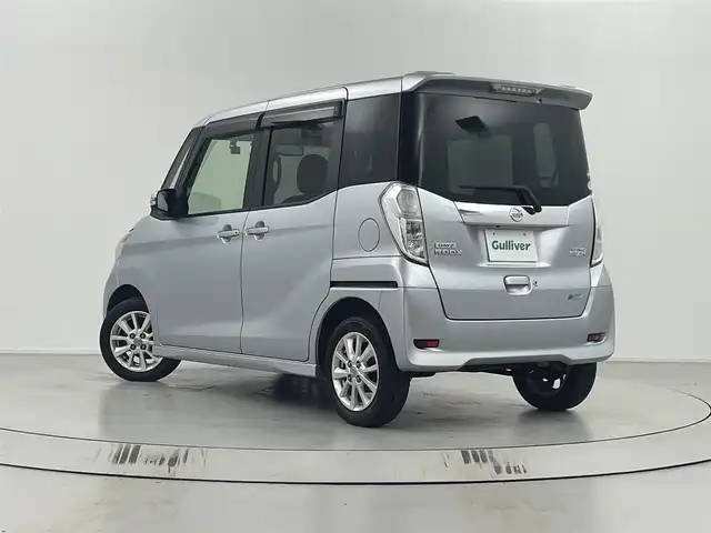 日産 デイズ ルークス HWS X Vセレ +SeftyⅡ 埼玉県 2015(平27)年 4.9万km クールシルバー 純正ナビゲーションMC314D-W/（フルセグTV/CD/DVD/Bluetooth/AM/FM/SD）/アラウンドビューカメラ/天井サーキュレーター/片側パワースライドドア /衝突被害軽減システム/後席テーブル/後席ロールサンシェード/ETC/ドライブレコーダー/HIDヘッドライト/スマートキー/プッシュスタート/純正１４インチアルミホイール