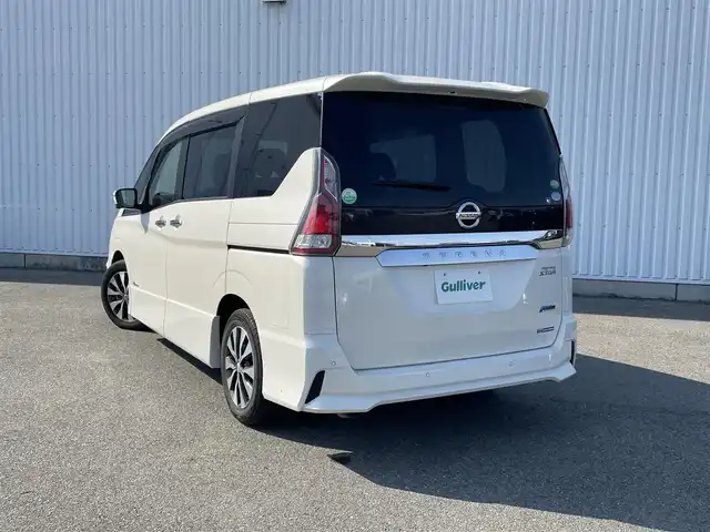 日産 セレナ ハイウェイスター Vセレクション 福岡県 2017(平29)年 2.7万km ブリリアントホワイトパール 純正ナビ（ＭＭ３１７Ｄ－Ｗ）/フルセグTV/CD/DVD/BT/SD/AM/FM/AUX/アラウンドビューモニター/ハンズフリー両側パワースライドドア/ＬＤＷ/クルーズコントロール/パーキングアシスト/ビルトインETC/ＬＥＤヘッドライト/フォグランプ/スマートキー/プッシュスタート/ロールサンシェード/シートバックテーブル/ウォークスルー