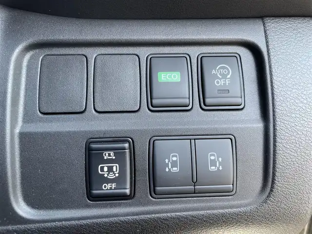 日産 セレナ ハイウェイスター Vセレクション 福岡県 2017(平29)年 2.7万km ブリリアントホワイトパール 純正ナビ（ＭＭ３１７Ｄ－Ｗ）/フルセグTV/CD/DVD/BT/SD/AM/FM/AUX/アラウンドビューモニター/ハンズフリー両側パワースライドドア/ＬＤＷ/クルーズコントロール/パーキングアシスト/ビルトインETC/ＬＥＤヘッドライト/フォグランプ/スマートキー/プッシュスタート/ロールサンシェード/シートバックテーブル/ウォークスルー