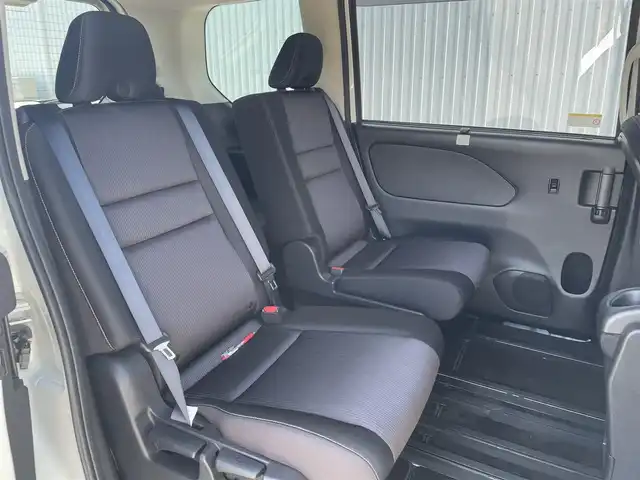 日産 セレナ ハイウェイスター Vセレクション 福岡県 2017(平29)年 2.7万km ブリリアントホワイトパール 純正ナビ（ＭＭ３１７Ｄ－Ｗ）/フルセグTV/CD/DVD/BT/SD/AM/FM/AUX/アラウンドビューモニター/ハンズフリー両側パワースライドドア/ＬＤＷ/クルーズコントロール/パーキングアシスト/ビルトインETC/ＬＥＤヘッドライト/フォグランプ/スマートキー/プッシュスタート/ロールサンシェード/シートバックテーブル/ウォークスルー