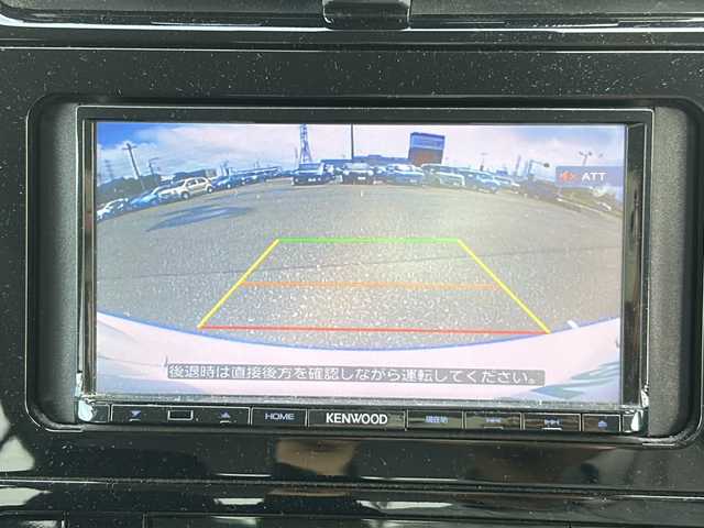 トヨタ プリウス S 茨城県 2016(平28)年 10.6万km スーパーホワイトⅡ 純正ＳＤナビ＆ワンセグＴＶ/（ワンセグＴＶ・ＣＤ・ラジオ再生）/プリクラッシュセーフティ/追従型クルーズコントロール/レーンアシスト/ＵＳＢ入力端子/ＥＴＣ/バックカメラ/ＬＥＤヘッドライト/オートライト/純正15inアルミホイール/プッシュスタート/スマートキー/スペアキー/ダブル＋サイドエアバッグ/カーテンエアバッグ/取扱説明書