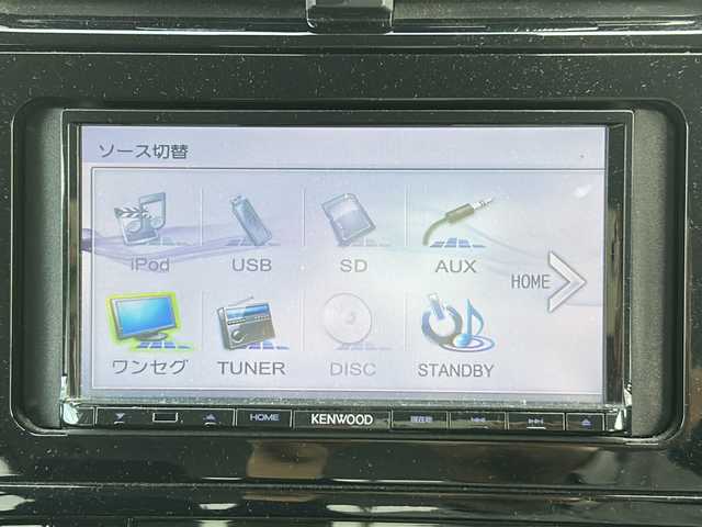 トヨタ プリウス S 茨城県 2016(平28)年 10.6万km スーパーホワイトⅡ 純正ＳＤナビ＆ワンセグＴＶ/（ワンセグＴＶ・ＣＤ・ラジオ再生）/プリクラッシュセーフティ/追従型クルーズコントロール/レーンアシスト/ＵＳＢ入力端子/ＥＴＣ/バックカメラ/ＬＥＤヘッドライト/オートライト/純正15inアルミホイール/プッシュスタート/スマートキー/スペアキー/ダブル＋サイドエアバッグ/カーテンエアバッグ/取扱説明書