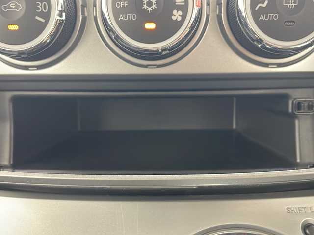 三菱 デリカＤ：５ G－Power package 秋田県 2013(平25)年 8.3万km クールシルバーM/アイガーグレーM 4WD/社外ナビ/(FM/AM/Bluetooth/フルセグTV/CD/DVD)/バックカメラ/両側パワースライドドア/横滑り防止装置/クルーズコントロール/ETC/ドライブレコーダー/フォグランプ/オートライト/革巻きステアリング/スマートキー/スペアキー/電動格納ミラー/社外アルミホイール/純正フロアマット