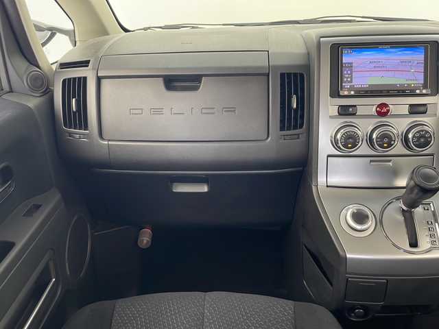 三菱 デリカＤ：５ G－Power package 秋田県 2013(平25)年 8.3万km クールシルバーM/アイガーグレーM 4WD/社外ナビ/(FM/AM/Bluetooth/フルセグTV/CD/DVD)/バックカメラ/両側パワースライドドア/横滑り防止装置/クルーズコントロール/ETC/ドライブレコーダー/フォグランプ/オートライト/革巻きステアリング/スマートキー/スペアキー/電動格納ミラー/社外アルミホイール/純正フロアマット
