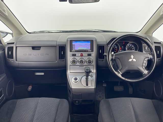 三菱 デリカＤ：５ G－Power package 秋田県 2013(平25)年 8.3万km クールシルバーM/アイガーグレーM 4WD/社外ナビ/(FM/AM/Bluetooth/フルセグTV/CD/DVD)/バックカメラ/両側パワースライドドア/横滑り防止装置/クルーズコントロール/ETC/ドライブレコーダー/フォグランプ/オートライト/革巻きステアリング/スマートキー/スペアキー/電動格納ミラー/社外アルミホイール/純正フロアマット