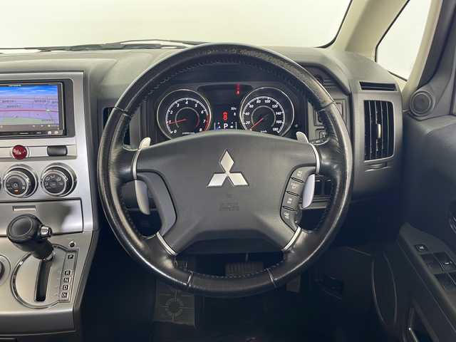 三菱 デリカＤ：５ G－Power package 秋田県 2013(平25)年 8.3万km クールシルバーM/アイガーグレーM 4WD/社外ナビ/(FM/AM/Bluetooth/フルセグTV/CD/DVD)/バックカメラ/両側パワースライドドア/横滑り防止装置/クルーズコントロール/ETC/ドライブレコーダー/フォグランプ/オートライト/革巻きステアリング/スマートキー/スペアキー/電動格納ミラー/社外アルミホイール/純正フロアマット