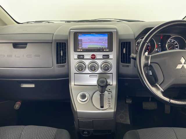 三菱 デリカＤ：５ G－Power package 秋田県 2013(平25)年 8.3万km クールシルバーM/アイガーグレーM 4WD/社外ナビ/(FM/AM/Bluetooth/フルセグTV/CD/DVD)/バックカメラ/両側パワースライドドア/横滑り防止装置/クルーズコントロール/ETC/ドライブレコーダー/フォグランプ/オートライト/革巻きステアリング/スマートキー/スペアキー/電動格納ミラー/社外アルミホイール/純正フロアマット
