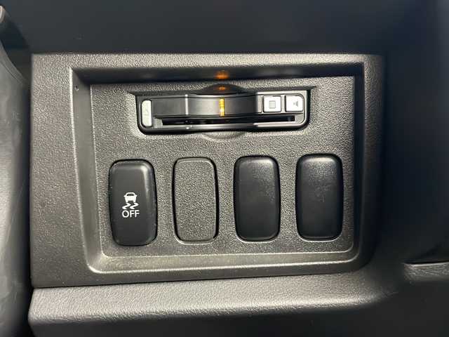 三菱 デリカＤ：５ G－Power package 秋田県 2013(平25)年 8.3万km クールシルバーM/アイガーグレーM 4WD/社外ナビ/(FM/AM/Bluetooth/フルセグTV/CD/DVD)/バックカメラ/両側パワースライドドア/横滑り防止装置/クルーズコントロール/ETC/ドライブレコーダー/フォグランプ/オートライト/革巻きステアリング/スマートキー/スペアキー/電動格納ミラー/社外アルミホイール/純正フロアマット