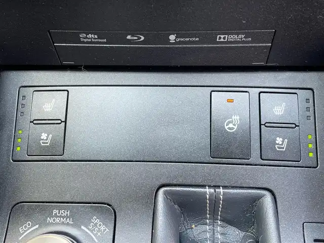 レクサス ＲＣ 200t Fスポーツ 滋賀県 2017(平29)年 4.6万km ホワイトノーヴァガラスフレーク ムーンルーフ/純正ＳＤナビ/(FM/AM/CD/DVD/フルセグ/Bluetooth)/前後ドライブレコーダー/ETC/追従走行有クルーズコントロール/前後コーナーセンサー/ブラインドスポットモニター/運転席・助手席シートヒーター/運転席・助手席シートベンチレーション/電動格納ミラー/アイドリングストップ/革巻きステアリング/ステアリングスイッチ/ステアリングヒーター/パドルシフト/オートライト/LEDヘッドライト/フロントフォグ/フルオートエアコン/プッシュスタート/スマートキー/スペアキー/純正フロアマット/純正ロックナット積込