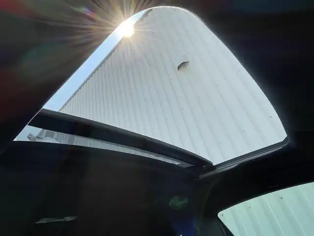 レクサス ＲＣ 200t Fスポーツ 滋賀県 2017(平29)年 4.6万km ホワイトノーヴァガラスフレーク ムーンルーフ/純正ＳＤナビ/(FM/AM/CD/DVD/フルセグ/Bluetooth)/前後ドライブレコーダー/ETC/追従走行有クルーズコントロール/前後コーナーセンサー/ブラインドスポットモニター/運転席・助手席シートヒーター/運転席・助手席シートベンチレーション/電動格納ミラー/アイドリングストップ/革巻きステアリング/ステアリングスイッチ/ステアリングヒーター/パドルシフト/オートライト/LEDヘッドライト/フロントフォグ/フルオートエアコン/プッシュスタート/スマートキー/スペアキー/純正フロアマット/純正ロックナット積込