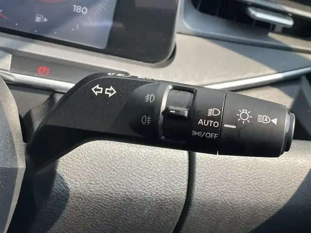 日産 オーラ G レザーエディション 滋賀県 2022(令4)年 2.8万km 黒 純正ナビ/（BT/フルセグ/USB）/全方位カメラ/ビルトインETC2.0/衝突軽減システム/盗難防止装置/追従クルーズコントロール/デジタルインナーミラー/レザーシート/シートヒーター/ステアリングヒーター/ステアリングスイッチ/革巻きステアリング/ブラインドスポットモニター/コーナーセンサー/LEDヘッドライト/オートマチックハイビーム/ドライブレコーダー/純正アルミホイール/スマートキー