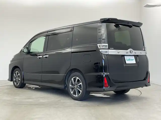 トヨタ ヴォクシー ZS 煌Ⅲ 新潟県 2021(令3)年 6.6万km ブラック 純正メモリナビ/　フルセグTV/Bluetooth/CD/DVD/衝突被害軽減ブレーキ/レーンキープアシスト/前後コーナーセンサー/クルーズコントロール/前後ドライブレコーダー【GL-05AP】/ハーフレザーシート/両側パワースライドドア/バックモニター/ビルトインETC2.0/アイドリングストップ/横滑り防止装置/LEDヘッドライト/オートマチックハイビーム/オートライト/ステアリングスイッチ/禁煙車