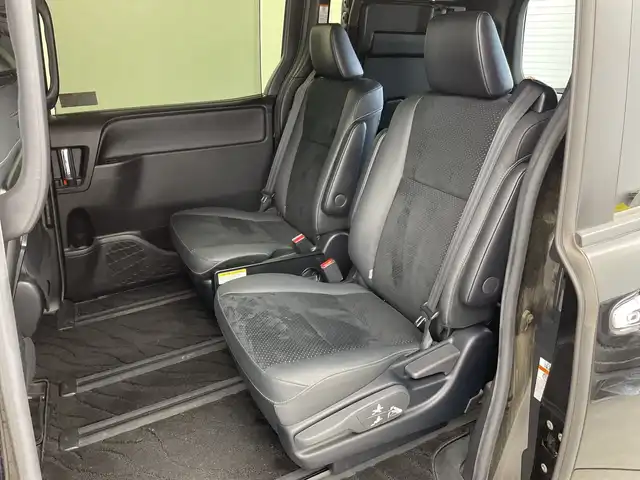 トヨタ ヴォクシー ZS 煌Ⅲ 新潟県 2021(令3)年 6.6万km ブラック 純正メモリナビ/　フルセグTV/Bluetooth/CD/DVD/衝突被害軽減ブレーキ/レーンキープアシスト/前後コーナーセンサー/クルーズコントロール/前後ドライブレコーダー【GL-05AP】/ハーフレザーシート/両側パワースライドドア/バックモニター/ビルトインETC2.0/アイドリングストップ/横滑り防止装置/LEDヘッドライト/オートマチックハイビーム/オートライト/ステアリングスイッチ/禁煙車