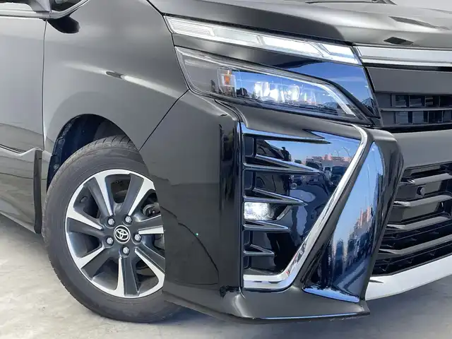 トヨタ ヴォクシー ZS 煌Ⅲ 新潟県 2021(令3)年 6.6万km ブラック 純正メモリナビ/　フルセグTV/Bluetooth/CD/DVD/衝突被害軽減ブレーキ/レーンキープアシスト/前後コーナーセンサー/クルーズコントロール/前後ドライブレコーダー【GL-05AP】/ハーフレザーシート/両側パワースライドドア/バックモニター/ビルトインETC2.0/アイドリングストップ/横滑り防止装置/LEDヘッドライト/オートマチックハイビーム/オートライト/ステアリングスイッチ/禁煙車