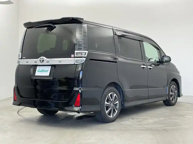 トヨタ ヴォクシー ZS 煌Ⅲ 新潟県 2021(令3)年 6.6万km ブラック 純正メモリナビ/　フルセグTV/Bluetooth/CD/DVD/衝突被害軽減ブレーキ/レーンキープアシスト/前後コーナーセンサー/クルーズコントロール/前後ドライブレコーダー【GL-05AP】/ハーフレザーシート/両側パワースライドドア/バックモニター/ビルトインETC2.0/アイドリングストップ/横滑り防止装置/LEDヘッドライト/オートマチックハイビーム/オートライト/ステアリングスイッチ/禁煙車