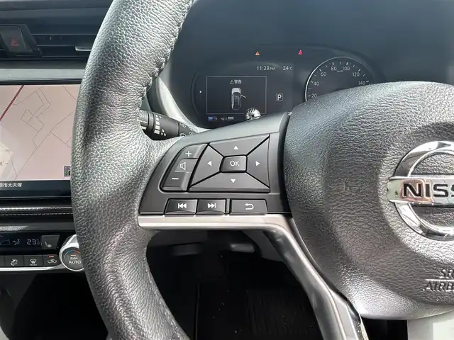 日産 キックス X 大阪府 2020(令2)年 5.1万km ダークブルー プロパイロット/インテリジェントエマージェンシーブレーキ/純正9インチナビ/フルセグTV/DVD/Bluetooth/USB/全周囲カメラ/ビルトインETC/前ドライブレコーダー/前席シートヒーター/プッシュスタート/ステアリングリモコン/LEDオートライト/LEDフォグランプ/純正17インチAW/アイドリングストップ/横滑り防止装置/ハンドルヒーター/ルーフレール/電動格納ミラー/ドアバイザー