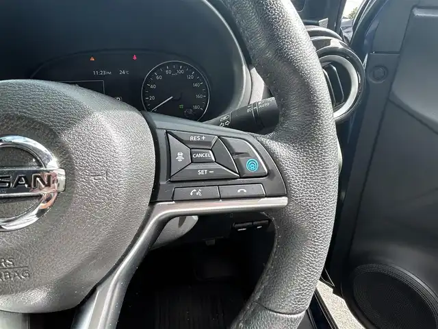 日産 キックス X 大阪府 2020(令2)年 5.1万km ダークブルー プロパイロット/インテリジェントエマージェンシーブレーキ/純正9インチナビ/フルセグTV/DVD/Bluetooth/USB/全周囲カメラ/ビルトインETC/前ドライブレコーダー/前席シートヒーター/プッシュスタート/ステアリングリモコン/LEDオートライト/LEDフォグランプ/純正17インチAW/アイドリングストップ/横滑り防止装置/ハンドルヒーター/ルーフレール/電動格納ミラー/ドアバイザー