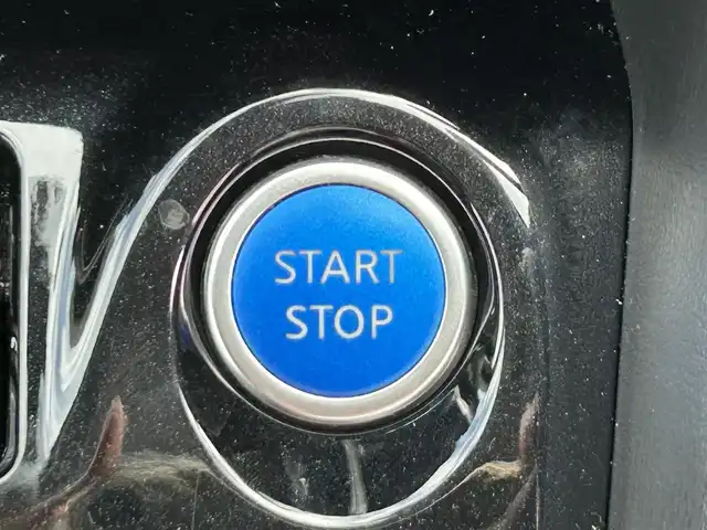 日産 キックス X 大阪府 2020(令2)年 5.1万km ダークブルー プロパイロット/インテリジェントエマージェンシーブレーキ/純正9インチナビ/フルセグTV/DVD/Bluetooth/USB/全周囲カメラ/ビルトインETC/前ドライブレコーダー/前席シートヒーター/プッシュスタート/ステアリングリモコン/LEDオートライト/LEDフォグランプ/純正17インチAW/アイドリングストップ/横滑り防止装置/ハンドルヒーター/ルーフレール/電動格納ミラー/ドアバイザー