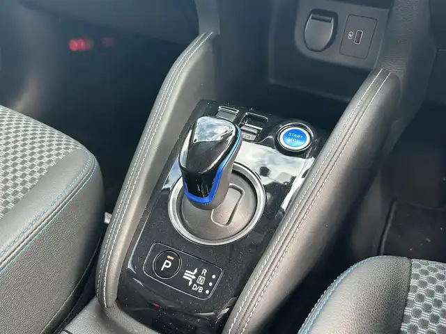 日産 キックス X 大阪府 2020(令2)年 5.1万km ダークブルー プロパイロット/インテリジェントエマージェンシーブレーキ/純正9インチナビ/フルセグTV/DVD/Bluetooth/USB/全周囲カメラ/ビルトインETC/前ドライブレコーダー/前席シートヒーター/プッシュスタート/ステアリングリモコン/LEDオートライト/LEDフォグランプ/純正17インチAW/アイドリングストップ/横滑り防止装置/ハンドルヒーター/ルーフレール/電動格納ミラー/ドアバイザー