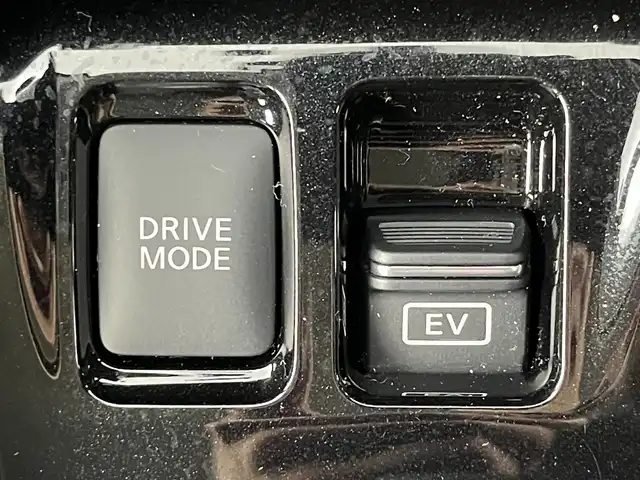 日産 キックス X 大阪府 2020(令2)年 5.1万km ダークブルー プロパイロット/インテリジェントエマージェンシーブレーキ/純正9インチナビ/（フルセグTV/DVD/Bluetooth/USB）/アラウンドビューカメラ/ビルトインETC/前席シートヒーター/プッシュスタート/ステアリングリモコン/LEDオートライト/LEDフォグランプ/純正17インチAW/アイドリングストップ/横滑り防止装置/ハンドルヒーター/ルーフレール/電動格納ミラー/ドアバイザー