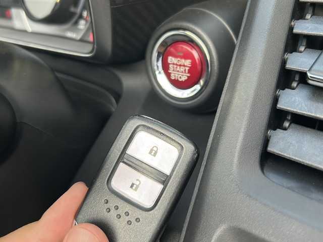 ホンダ Ｓ６６０ α 岐阜県 2016(平28)年 3.6万km カーニバルイエローⅡ 登録時走行距離35405km/純正センターディスプレイオーディオ/バックカメラ/Blue tooth・AUX・USB・HDMI・FM・AM/ETC/クルーズコントロール/ドライブレコーダー前方/ＬＥＤヘッドライト/ハーフレザーシート/オープンカー/純正15アルミホイール/プッシュスタート/スマートキー/禁煙車