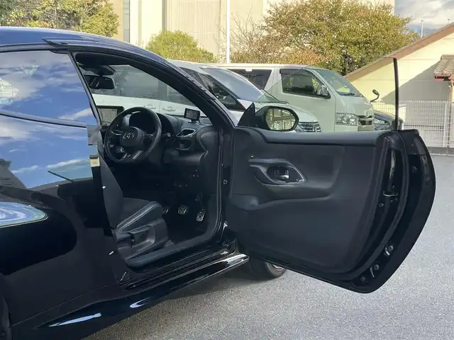 トヨタ ＧＲヤリス RZ ハイパフォーマンス 静岡県 2023(令5)年 2.2万km プレシャスブラックパール １オーナー/トヨタセーフティセンス　/ＡＣＣ　/ｉＭＴ　　/インタークーラースプレー　/４本出しマフラー　/ＢＢＳ１８インチＡＷ　/カーボンルーフ　/ＪＢＬサウンド　/純正ナビ　/地デジ　/Ｂカメラ /半革シート/シートヒーター/社外CDプレーヤー/社外ドラレコ /ビルトイン2.0ETC/スペキー/保証書/取説