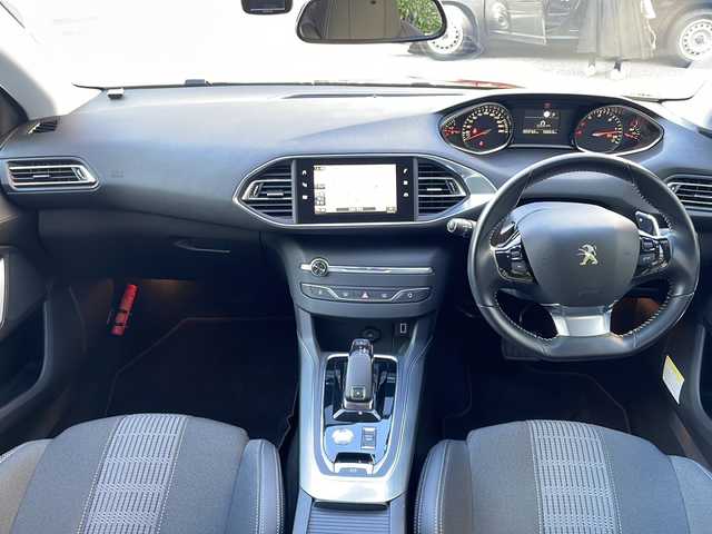 プジョー ３０８ SW アリュール ブルーHDi 兵庫県 2019(平31)年 3.4万km 赤 純正ナビ　ラジオ、USB/ETC/バックカメラ/衝突被害軽減ブレーキ/コーナーセンサー/前方ドライブレコーダー/ハーフレザーシート/アイドリングストップ/プッシュスタート/スマートキー×２