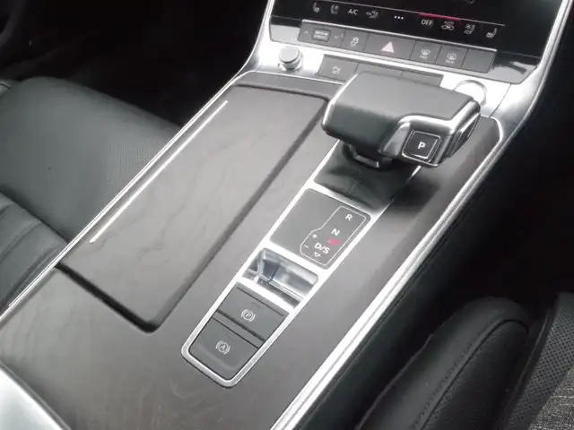 アウディ Ａ６ アバント55TFSIクワトロ ラグジュアリー 岩手県 2021(令3)年 2.2万km グレイシアホワイトメタリック ワンオーナー/Audiプレセンス/レーンアシスト/サイドアシスト/アダプティブクルーズ/純正ナビ/フルセグTV/全方位カメラ/パーキングエイド/黒革シート/パワーシート/シートヒーター/エアシート/バングアンドオルフセン/バーチャルコクピット/イージークローズドア/GPSレーダー/360°ドラレコ/DSRC/パワーバックドア/LEDライト