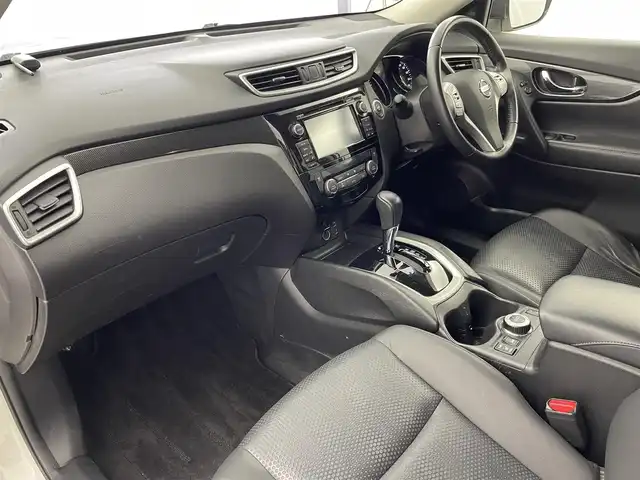 日産 エクストレイル 20Xt エマージェンシーブレーキ 群馬県 2016(平28)年 7.2万km ブリリアントホワイトパール 純正ナビ　アラウンドビューモニター　レーダークルーズコントロール　パワーバックドア　ＬＥＤライト　シートヒーター　純正１７インチＡＷ　ステアリングリモコン　デジタルインナーミラー　スマートキー　禁煙車